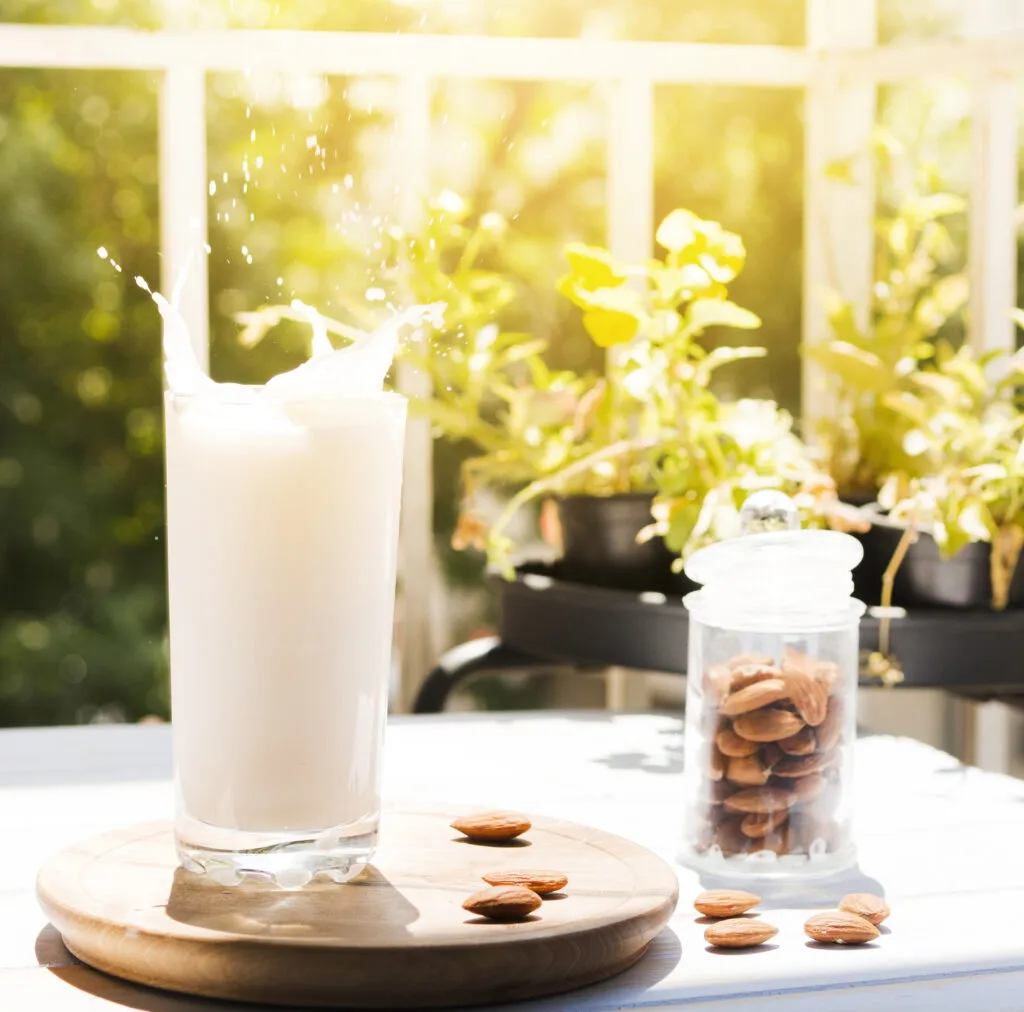 glass milk with almonds
