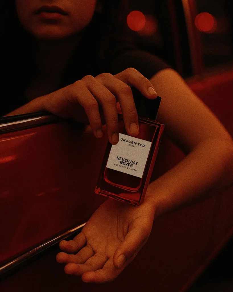 Hổ phách và patchouli - nốt hương cho buổi hẹn hò bí ẩn.