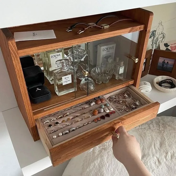 Hộp đựng gốc - lớp “áo giáp” giúp chai nước hoa giữ hương lâu hơn.